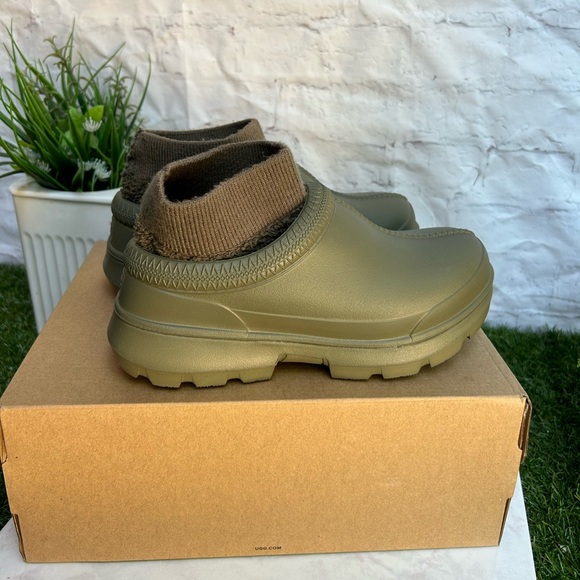 UGG
Women's Tasman X Slip-On
Flats BURNT OLIVE new with box size 5 - Picture 9 of 15